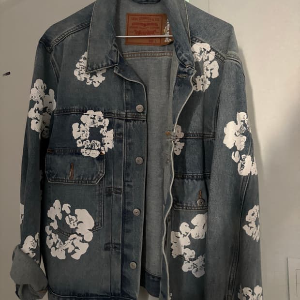 데님티어스 리바이스 청자켓 라지 팝니다