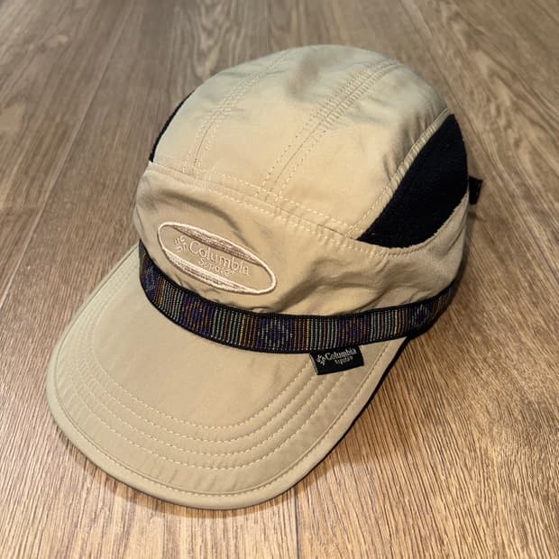 컬럼비아 이어머프 캠프캡 