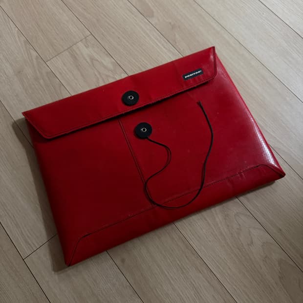 프라이탁 F411 레드 아이패드 맥북 케이스