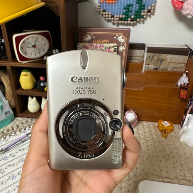 캐논 익서스 750 디카 (아일릿 원희 디지털 카메라)