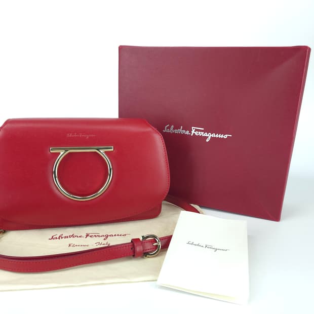 살바토레 페라가모 간치니 미니 크로스백 레드
