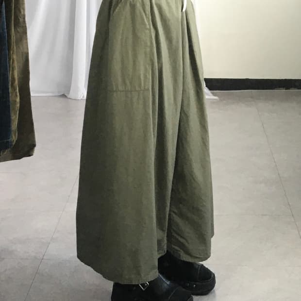 Wide skirt pants