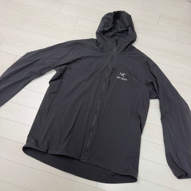 아크테릭스 스쿼미시 XL 사이즈  상태 9.6/10  사진찍고 절대 안입