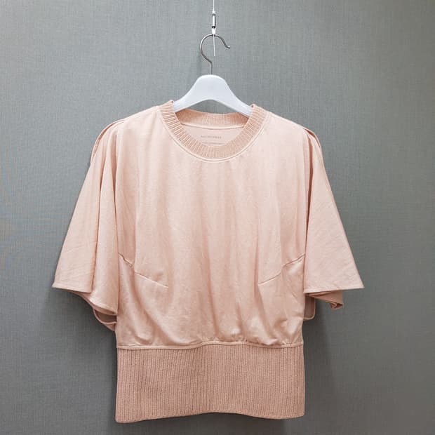 한섬 시스템 2022 니트배색 볼륨핏 탑 S사이즈