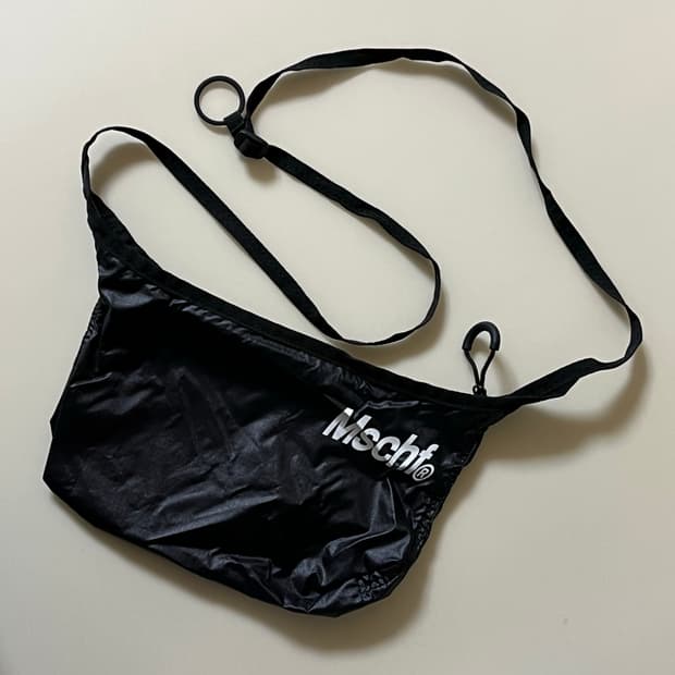 미스치프 스포츠 크로스백 블랙