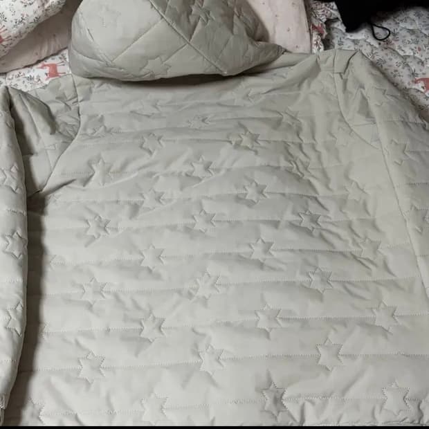 [새상품] 코이세이오 플러피 라이트 경량 후드 패딩 아이보리