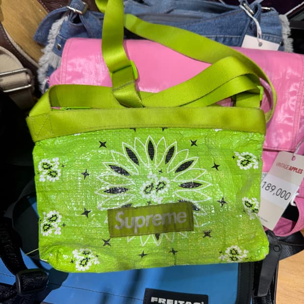 Supreme  Bag 슈프림 완두콩 미니 크로스백