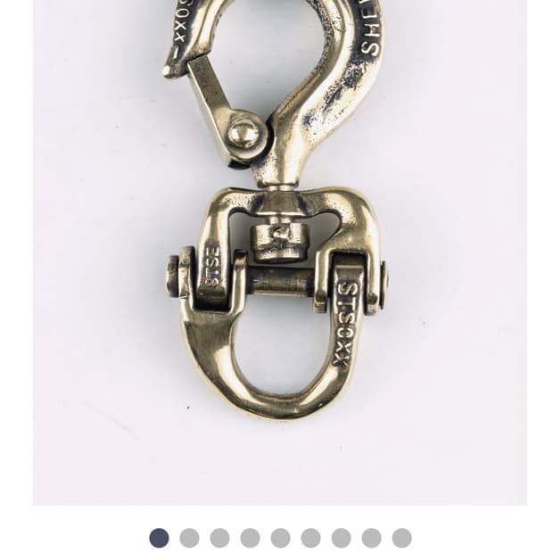 신트리플식스 키링