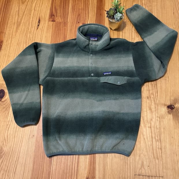 15FW 파타고니아 신칠라 스냅-티 플리스 그린 스트라이프