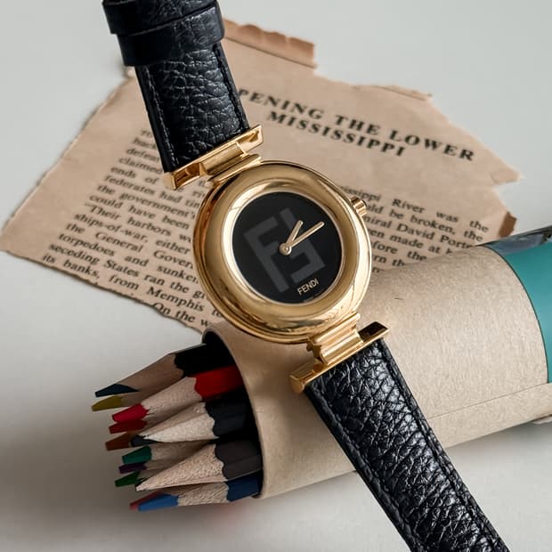 펜디 FF 골드 라운드 남여공용 시계