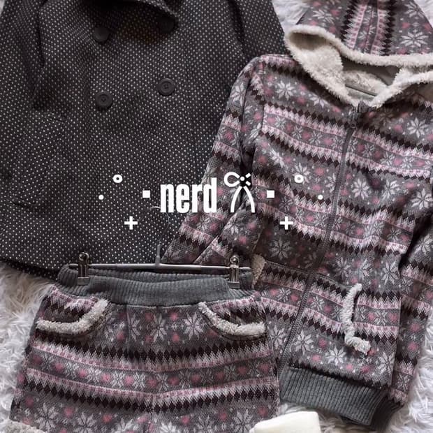 핑크 그레이 노르딕 세트 너드 리체 파우닝113 데스라이즈 큐빈티지