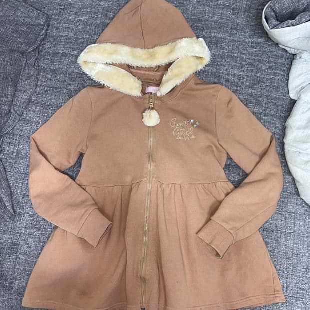 라떼갸루 폼폼이 후드집업 큐빅