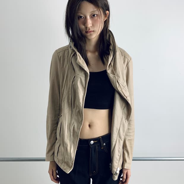 토네이도 마트 비대칭 하이넥 후드 자켓