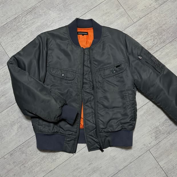 디스이즈네버댓 패딩자켓