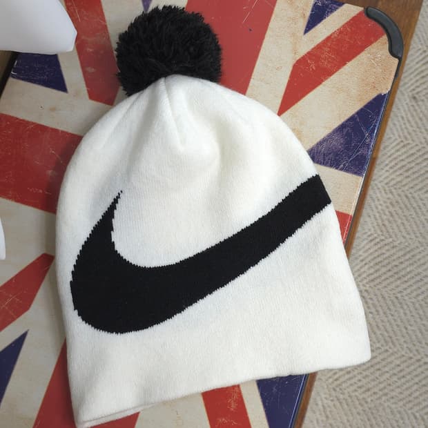 나이키 화이트 방울비니