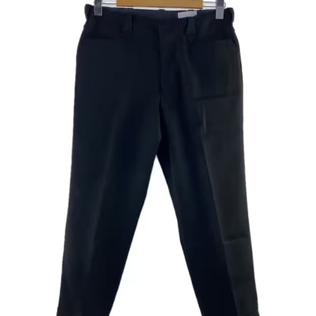 (L) the letters 웨스턴 팬츠