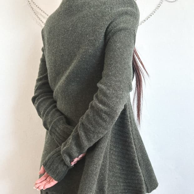 발렌시아가 게스키에르 하이넥 드레이프 플레어 니트