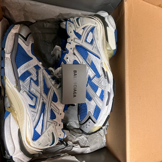 발렌시아가 뉴러너 42사이즈