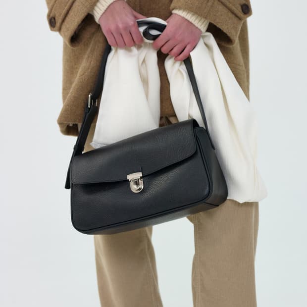 리본빛 Regan Shoulder Bag