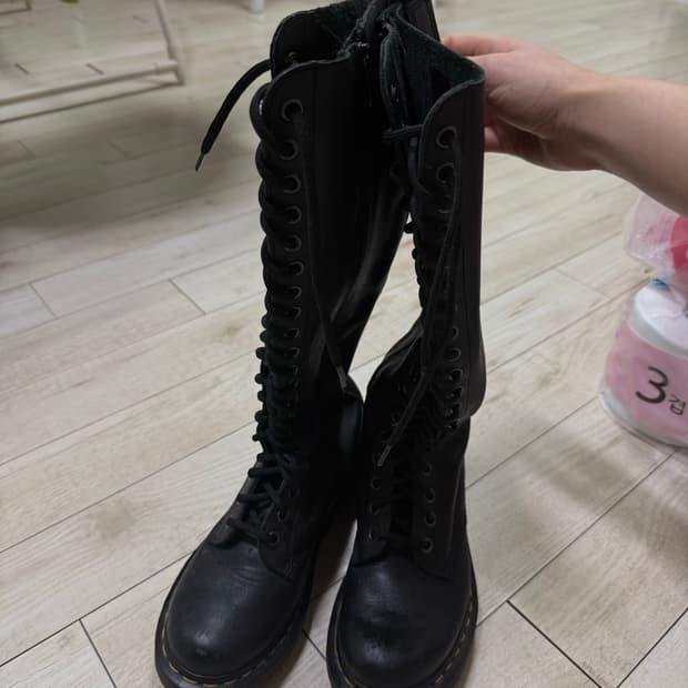 닥터마틴 20홀 UK3