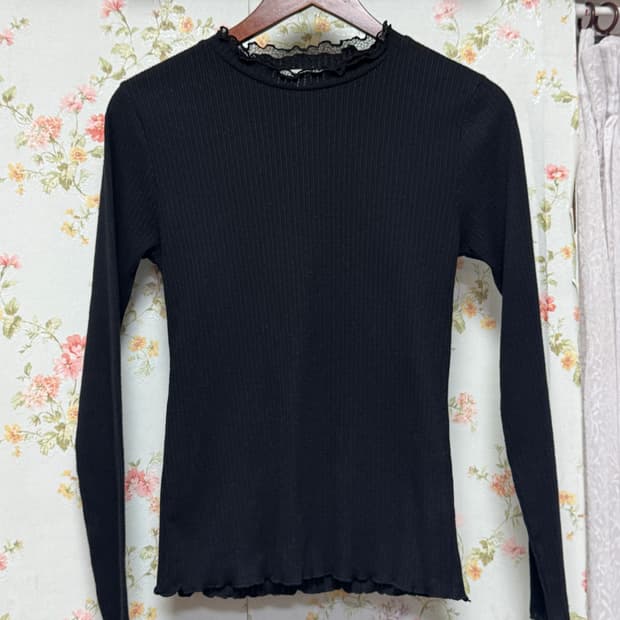 불랙 레이스 긴팔티셔츠