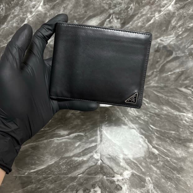 프라다 레더 가죽 트라이앵글 삼각로고 반지갑