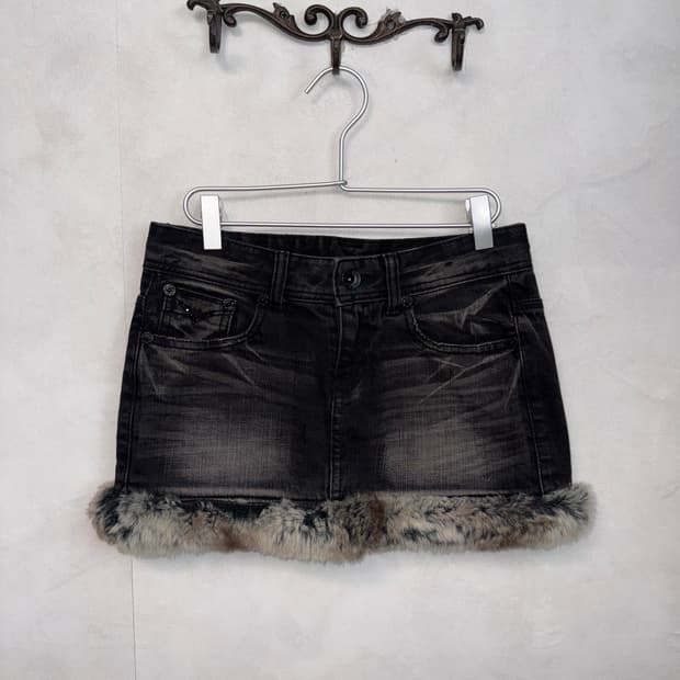 Washing black denim fur trimmed mini sk
