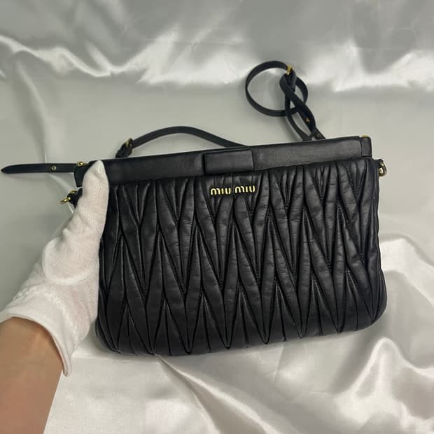 미우미우 마테라쎄 블랙 숄더백 크로스백 클러치백 단품 