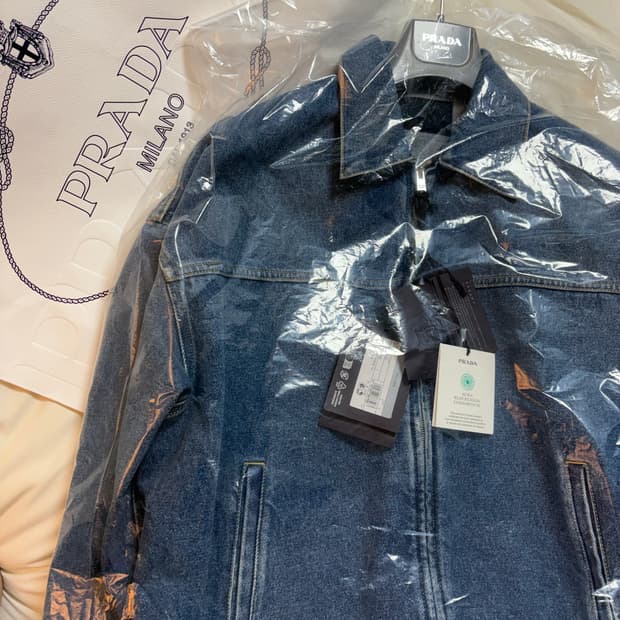 프라다 신상품 데님 블루종 사이즈 L