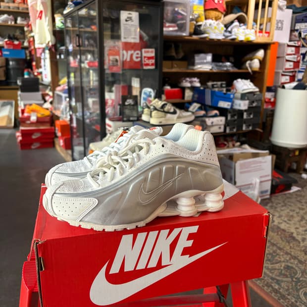 (W) 나이키 샥스 R4 화이트 메탈릭 실버