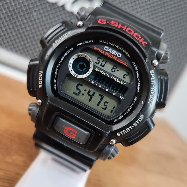 # 카시오 G-SHOCK 지샥 DW-9052 블랙 디지털시계 급처