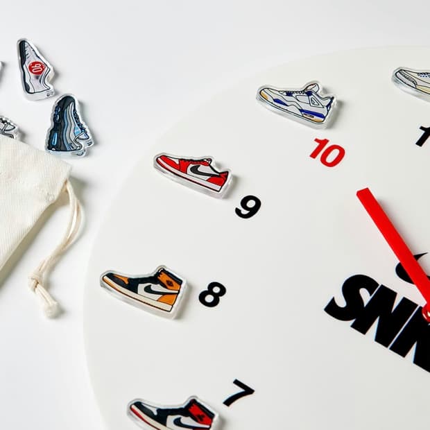 This Year WITH SNKRS 시계 2025 스페셜 기프트