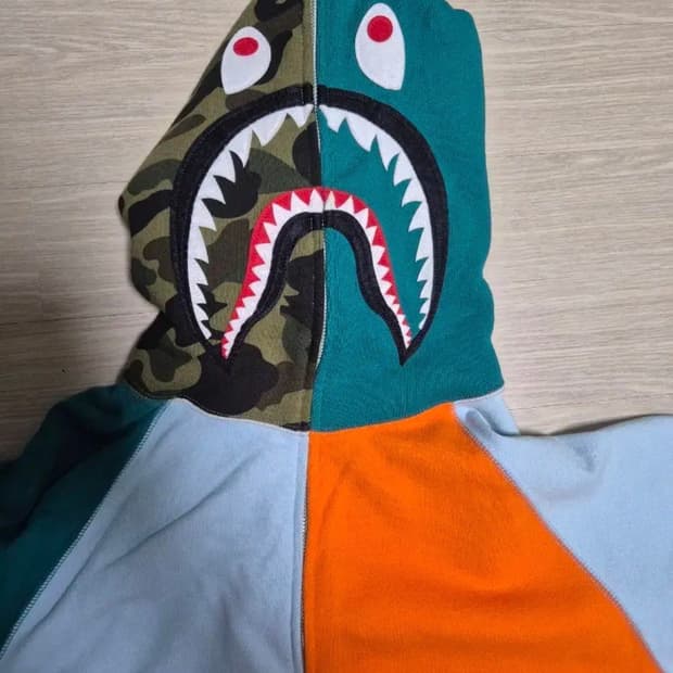 (새제품) 베이프 멀티컬러 샤크후드 집업 사이즈L