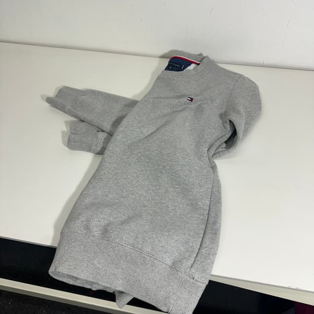 S 90 타미힐피거 그레이 기본로고 면 맨투맨 남여공용