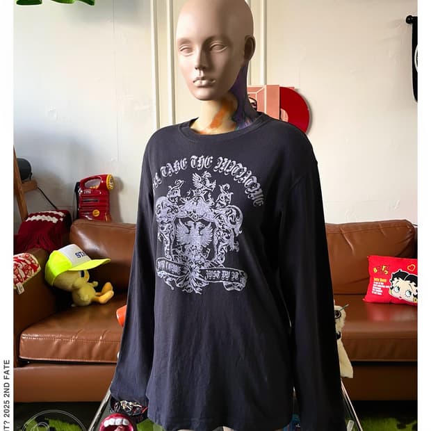 90-00s Sideway Gothic Print Long-Sleeve