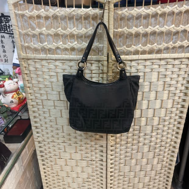 정품 펜디 주카 페브릭 쇼퍼백 팝니다