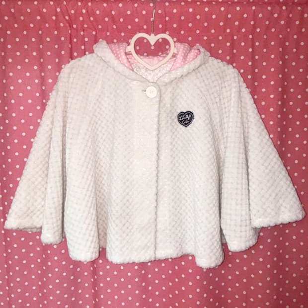 [CRY CUTE] 크라이큐트 하트패치 퍼 케이프