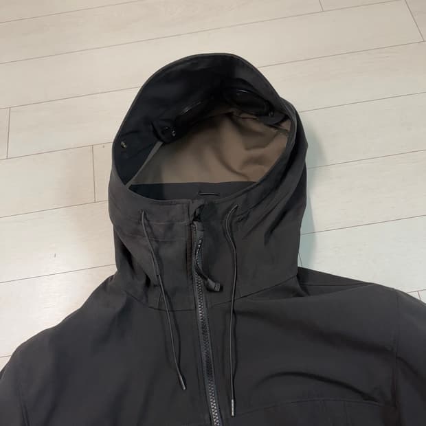 cp컴퍼니 CP-SHELL 자켓 50사이즈  고글 렌즈 실도 안뗐습니다 