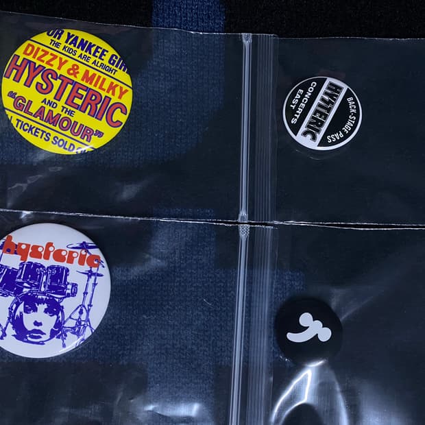 히스테릭 글래머 40주년 한정 뱃지 4종 세트 판매.