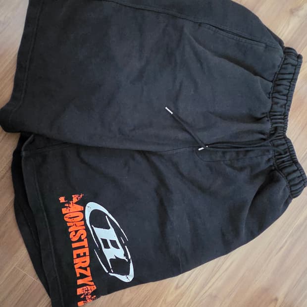 몬스터짐x본투윈 버뮤다 팬츠판매합니다!