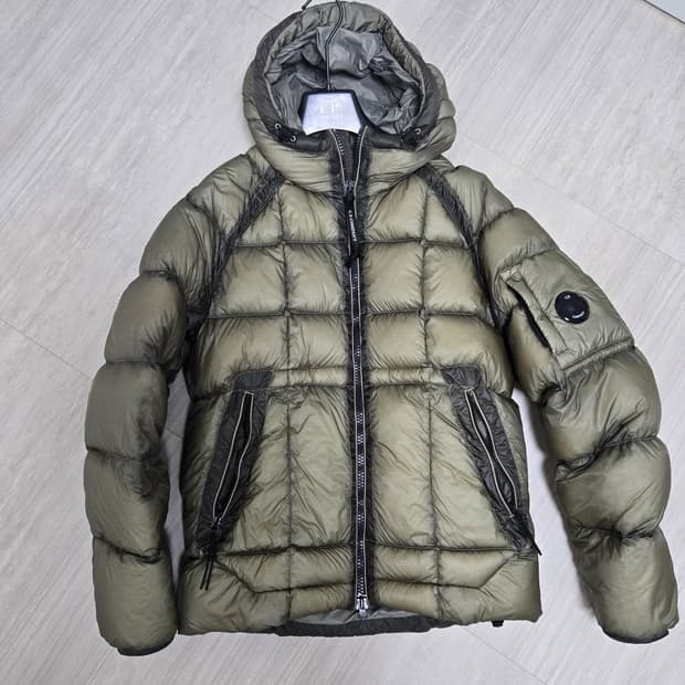 [S] CP컴퍼니 DD쉘 후드 다운 패딩 펀가이그레이