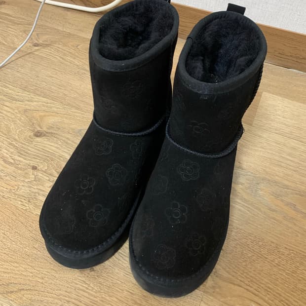 마크모크 플라워패턴 소가죽 어그