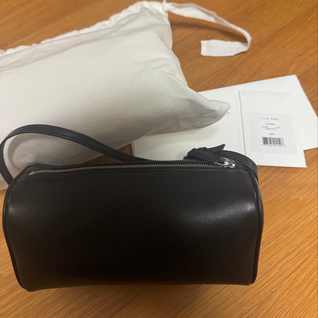 The row 90s bag 블랙 팝니다