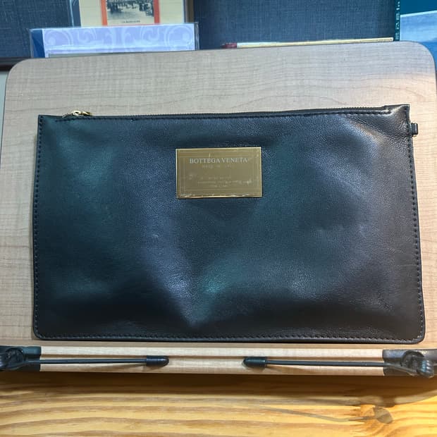 보테가베네타 클러치백
