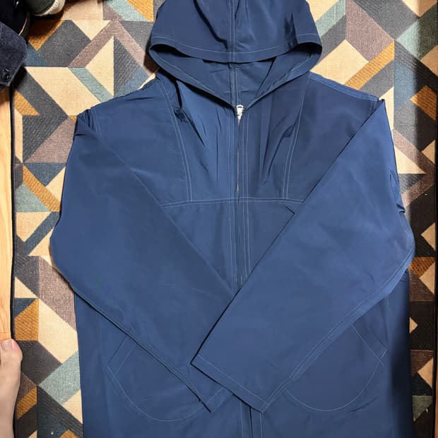 엣라코 마운틴 파카 44사이즈 판매합니다.