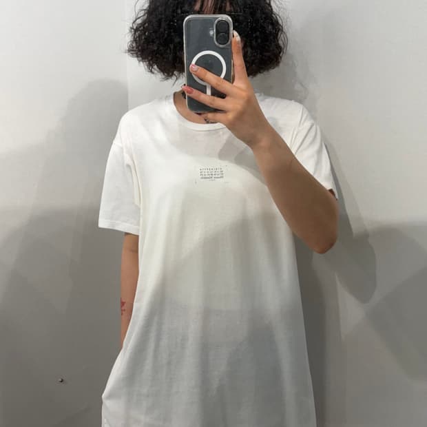 L 10 꼬르소꼬모 메종 마르지엘라 넘버 로고 화이트 반팔 티셔츠