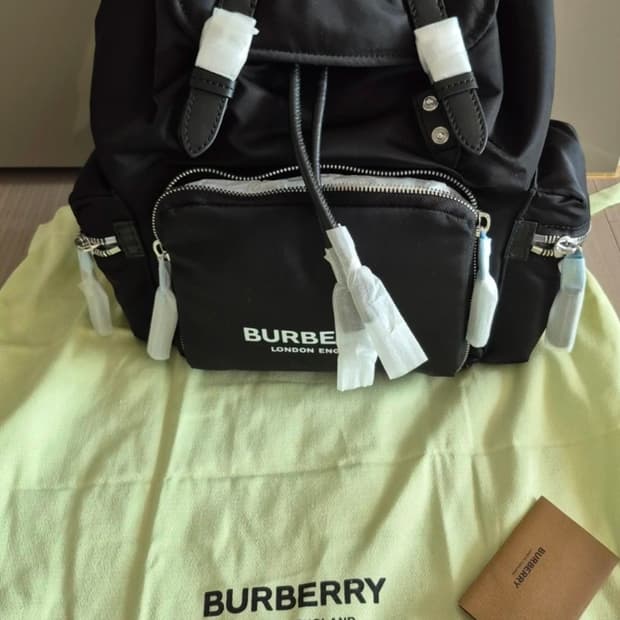 버버리 백팩 블랙 미디움사이즈