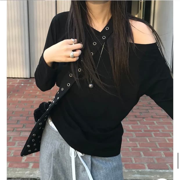 더니로 원숄더 맨투맨 블랙 판매 새상품