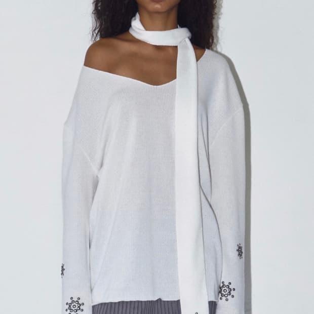 폴리수엠 STUDDED FLOWER TOP 스카프 탑