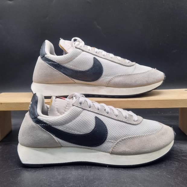 나이키 테일윈드79 흰검스니커즈 240